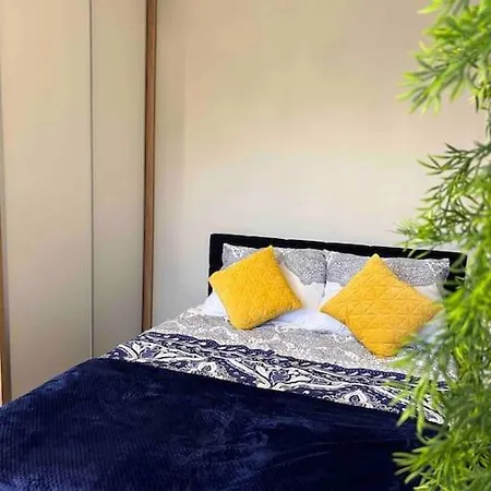 Lägenhet B&w Luxurious In The Heart Of *