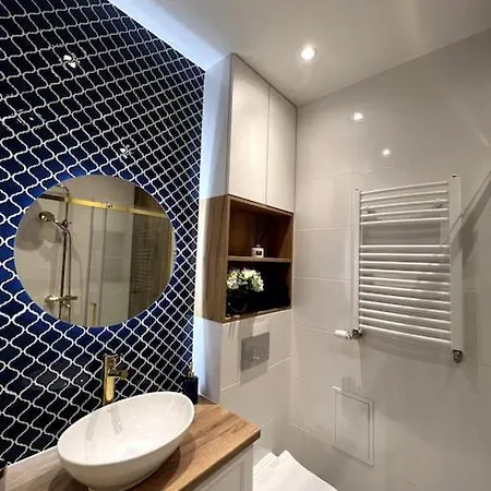 B&w Luxurious In The Heart Of *