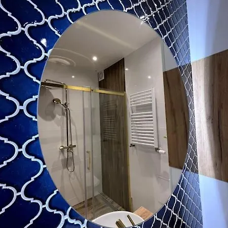 B&w Luxurious In The Heart Of Apartamento